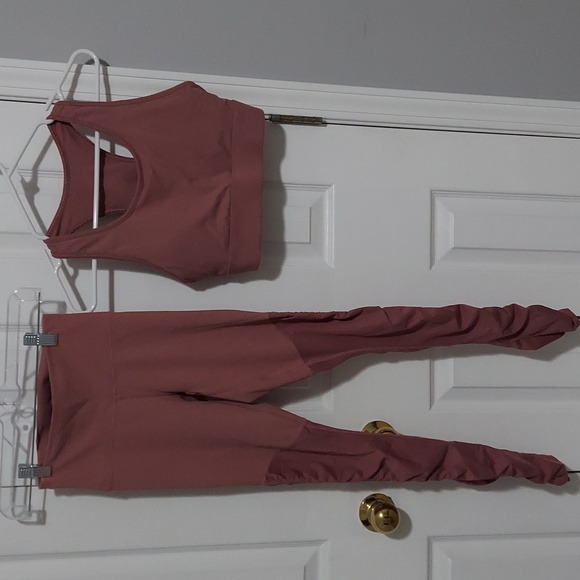 ⭐️SALE⭐️Fabletics set⭐️ bottoms xxs / top medium - Picture 1 of 5